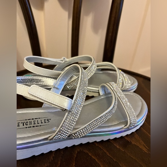 Girls Seychelles silver party sandals size 4 - Picture 3 of 4